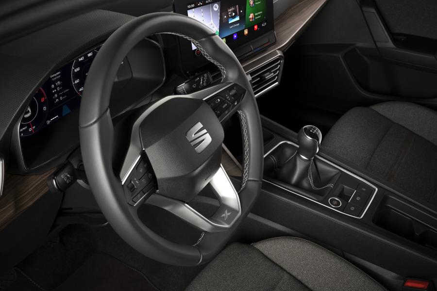 Интерьер Seat Leon Sportstourer Xcellence 2020 года  (WW) (фото 8 из 34)